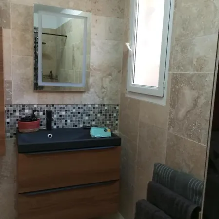Apartamento Chez Mamiyo Gallargues-le-Montueux Exterior foto